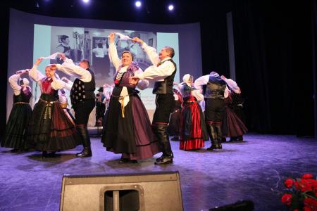 Ples in glasba izpod kamniških planin v izvedbi Folklorne skupine Kamnik in njihovih prijateljev  (24)